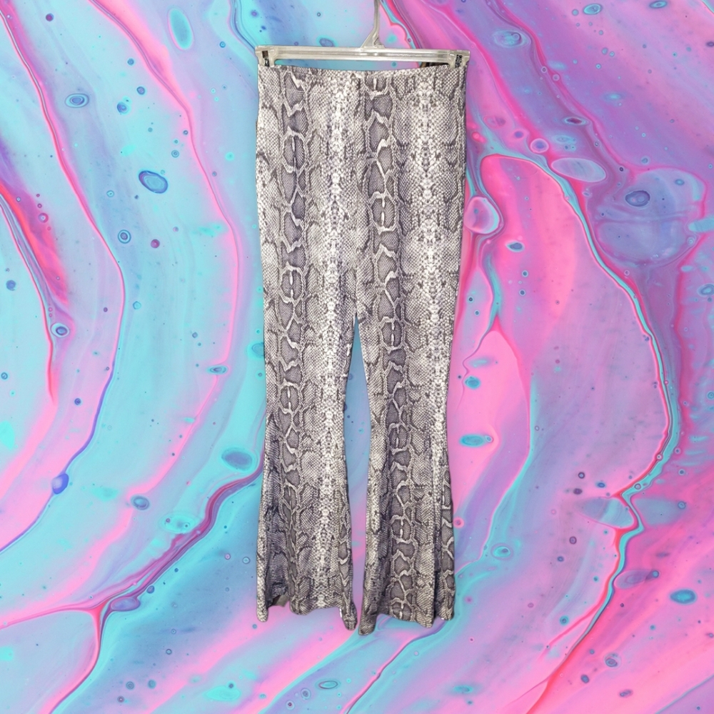 Rue21 ladies size medium sweat pants